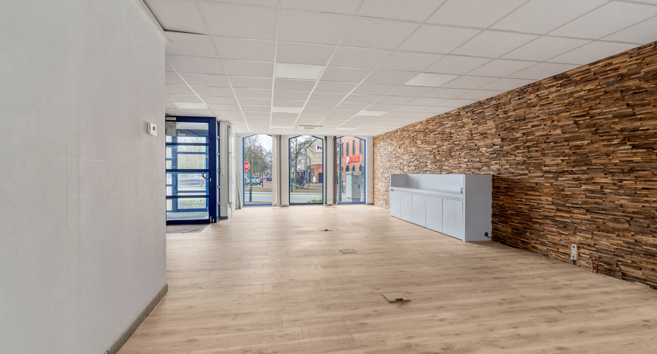 Commercieel gelijkvloers te koop in Beerse