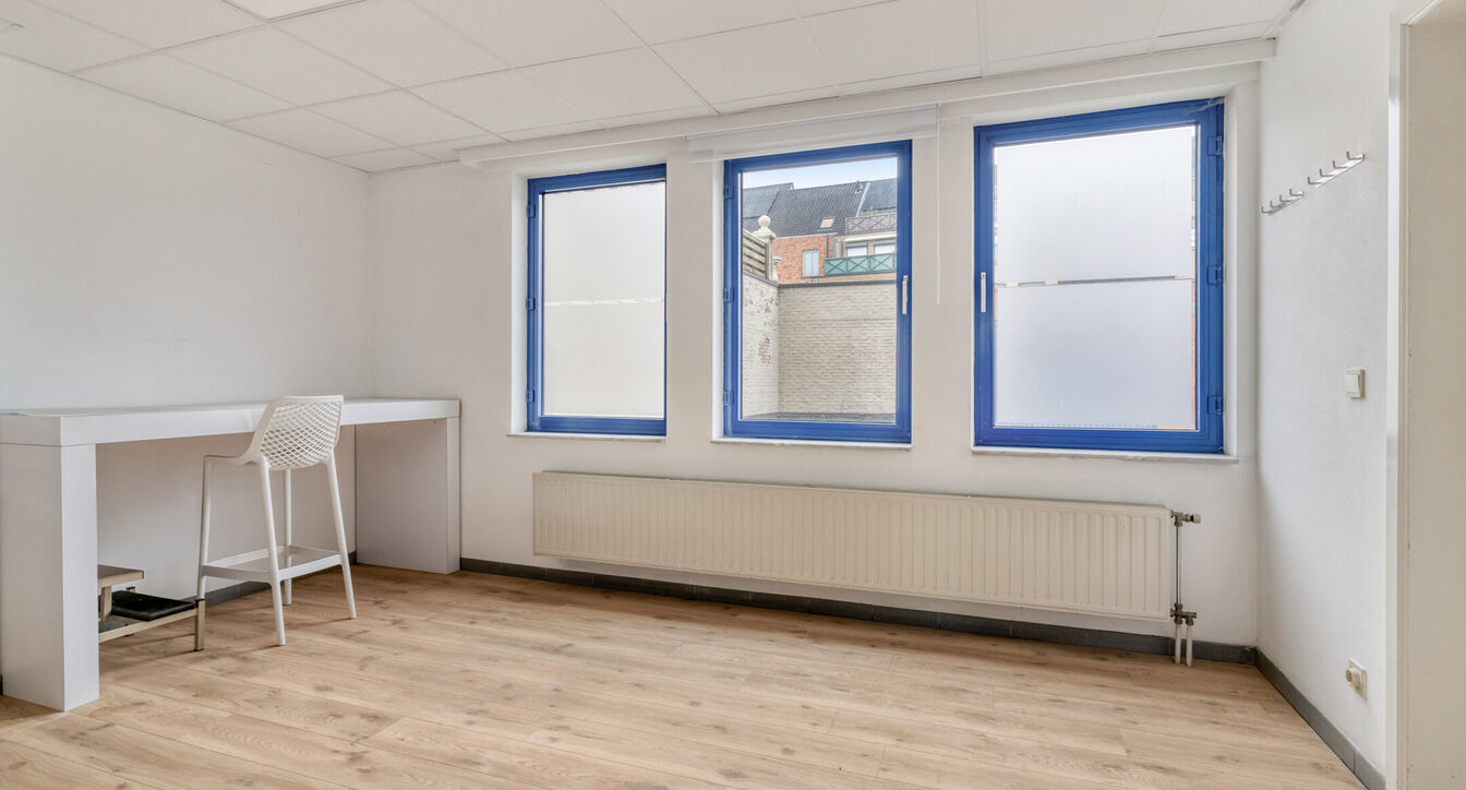 Commercieel gelijkvloers te koop in Beerse