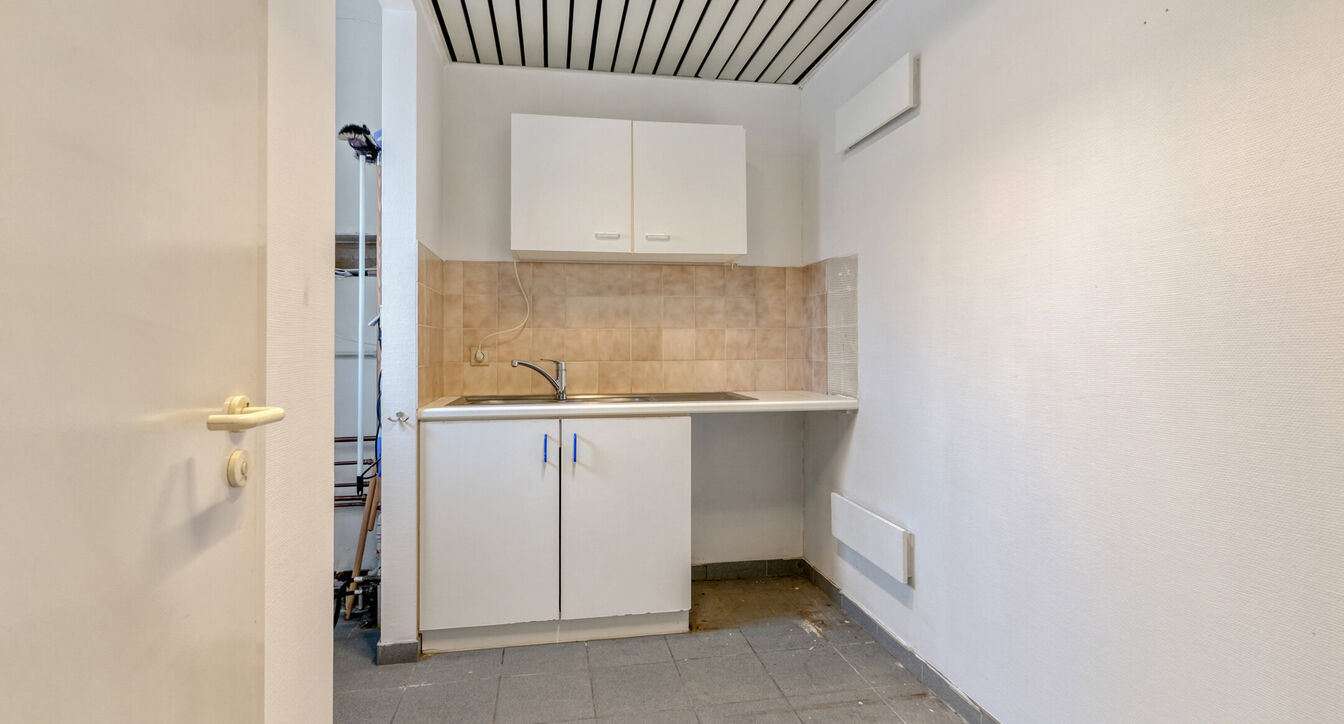 Commercieel gelijkvloers te koop in Beerse