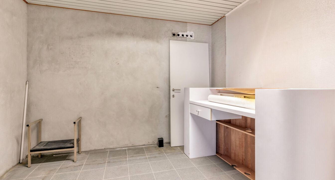 Commercieel gelijkvloers te koop in Beerse