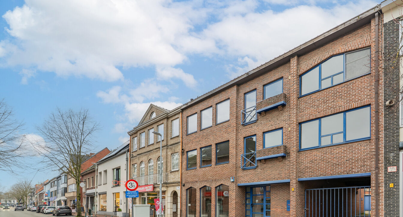 Commercieel gelijkvloers te koop in Beerse