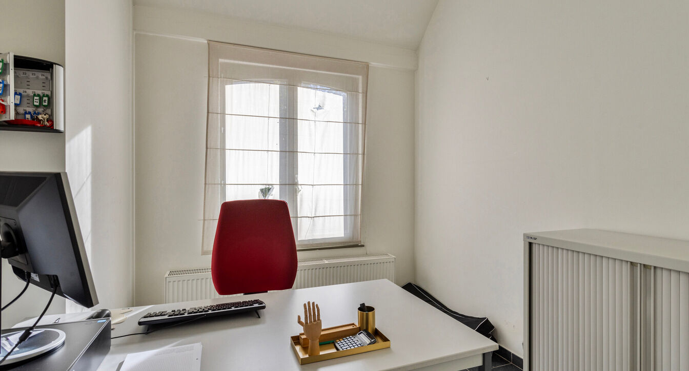 Gebouw voor gemengd gebruik te huur in Beerse