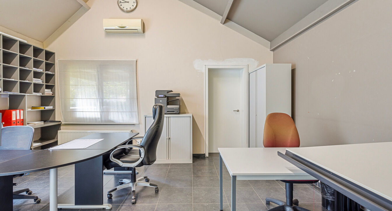 Gebouw voor gemengd gebruik te huur in Beerse