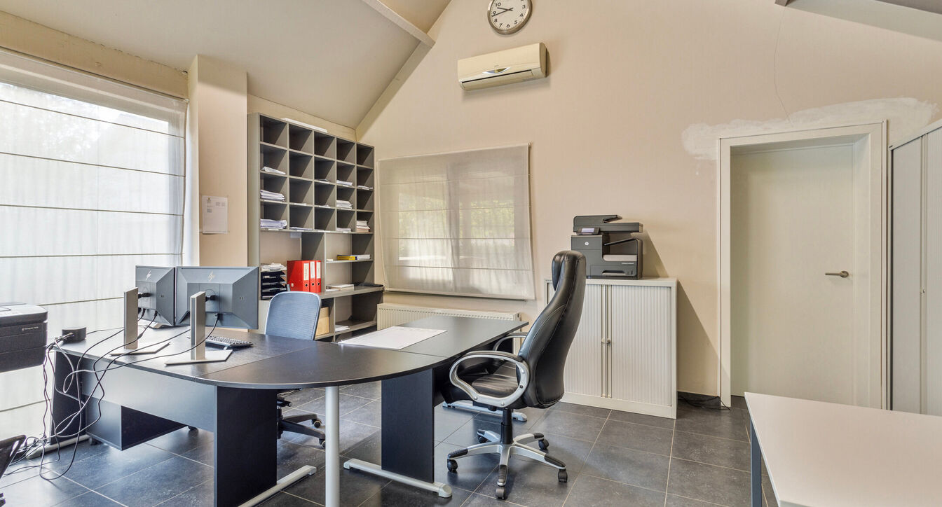 Gebouw voor gemengd gebruik te huur in Beerse