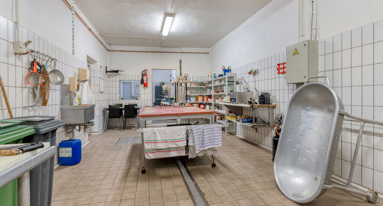 Gebouw voor gemengd gebruik te koop in Arendonk