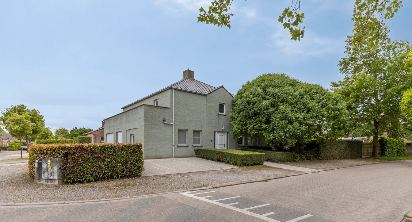 Gebouw voor gemengd gebruik te koop in Hoogstraten