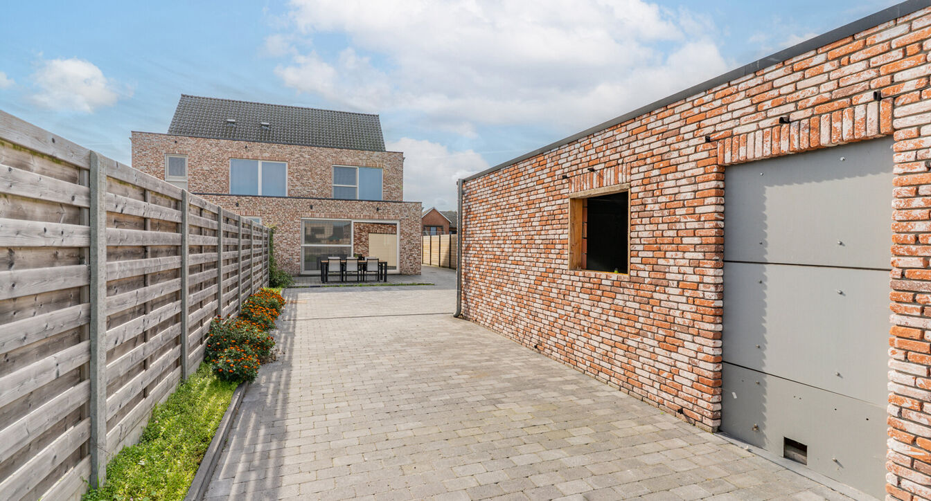Gelijkvloerse verdieping te koop in Dessel