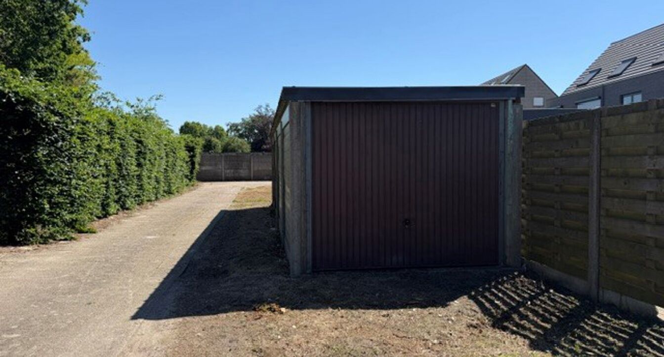 Gesloten garagebox te huur in Dessel