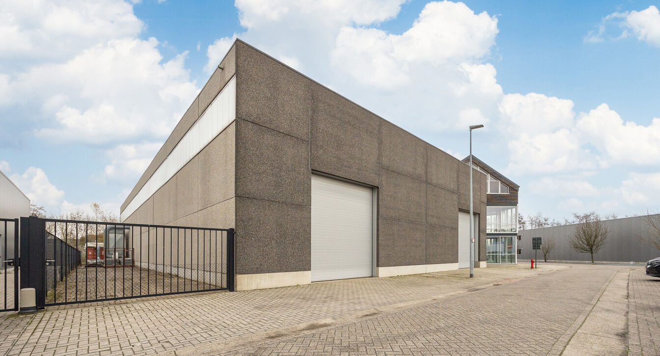 Industrieel gebouw te koop in Mol