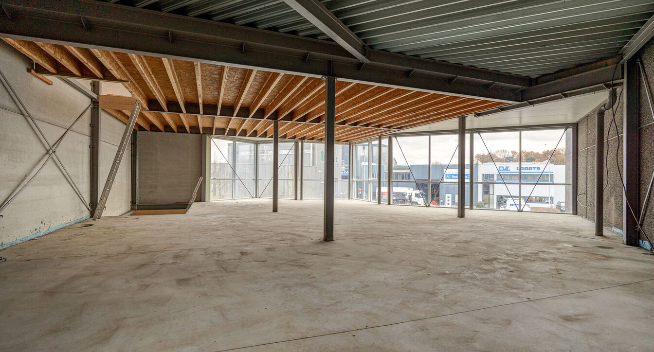 Industrieel gebouw te koop in Mol