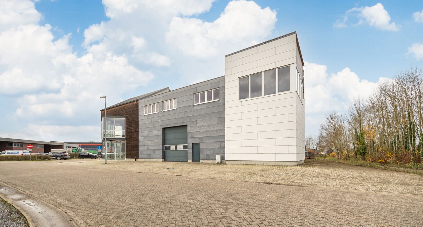 Industrieel gebouw te koop in Mol