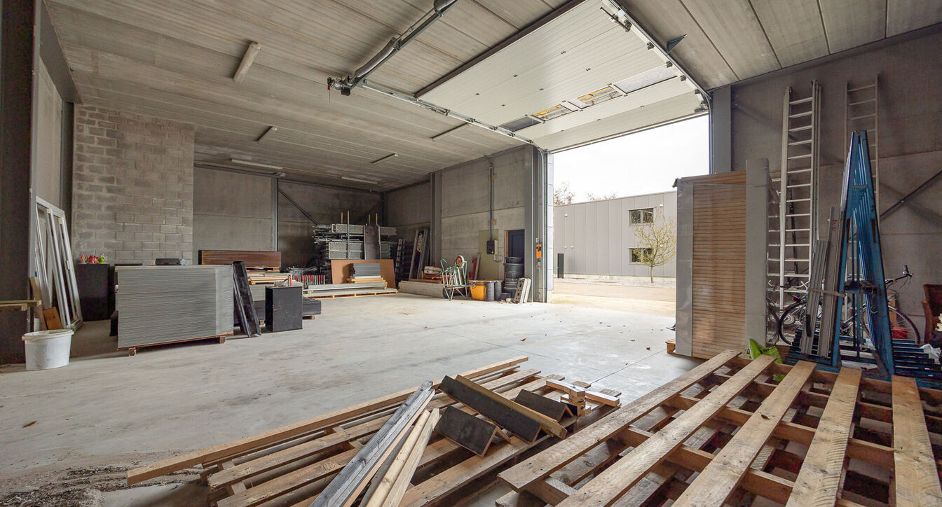 Industrieel gebouw te koop in Mol