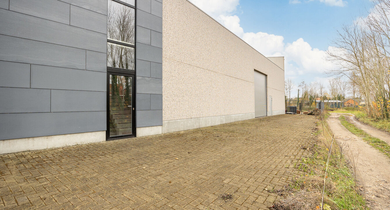 Industrieel gebouw te koop in Mol