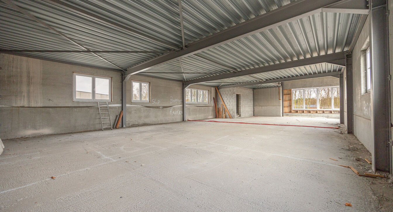 Industrieel gebouw te koop in Mol