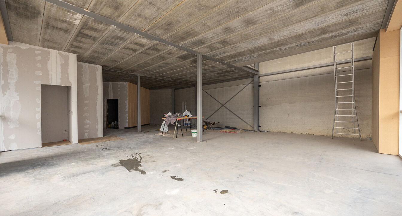 Industrieel gebouw te koop in Mol