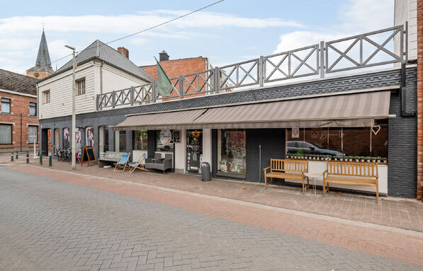 Commerci&euml;le building te koop in Beerse