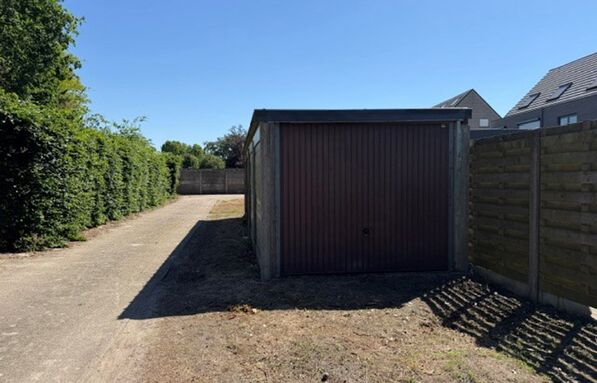 Gesloten garagebox te huur in Dessel